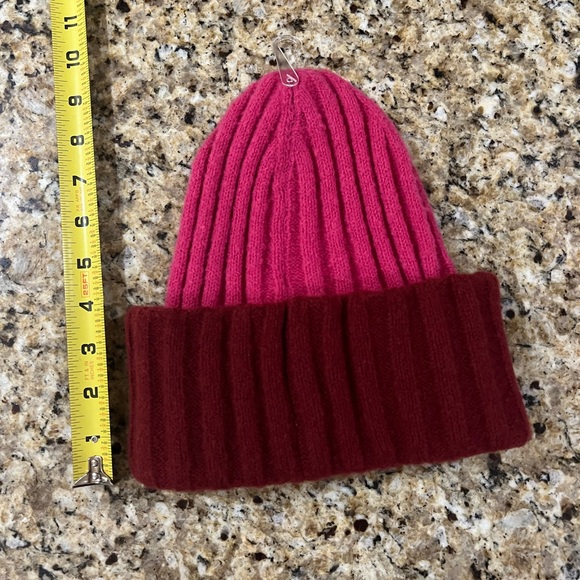 New - On 34th Women’s Wide-Ribbed Colorblocked Beanie in Pink/Red - Picture 4 of 6